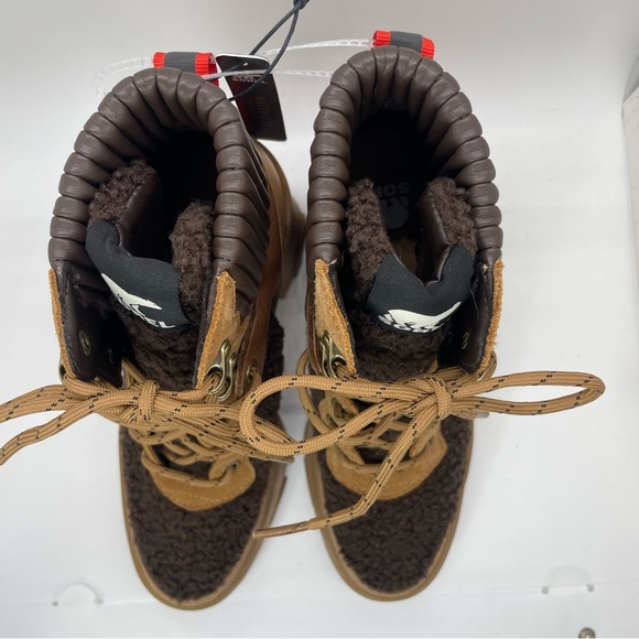 Sorel boots Size 6 - Picture 4 of 12